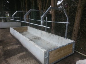 Quad trough with gate